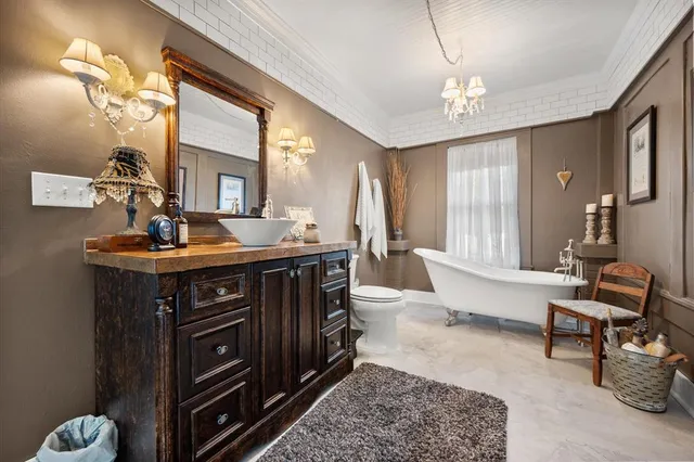 $449,900 | 407 West Columbia Street, Weatherford, TX 76086