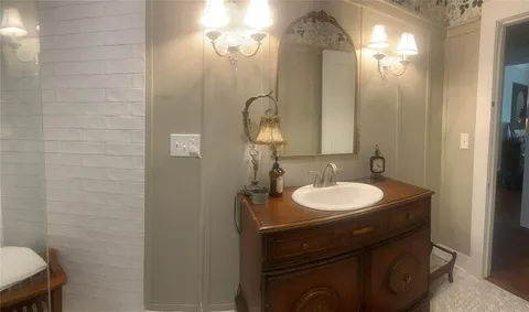 $449,900 | 407 West Columbia Street, Weatherford, TX 76086