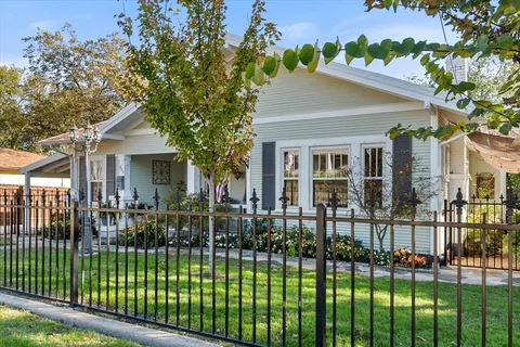 $449,900 | 407 West Columbia Street, Weatherford, TX 76086