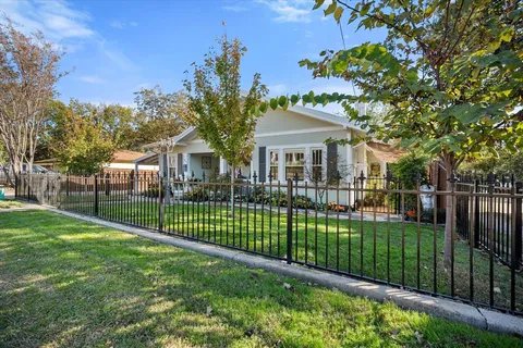 $449,900 | 407 West Columbia Street, Weatherford, TX 76086