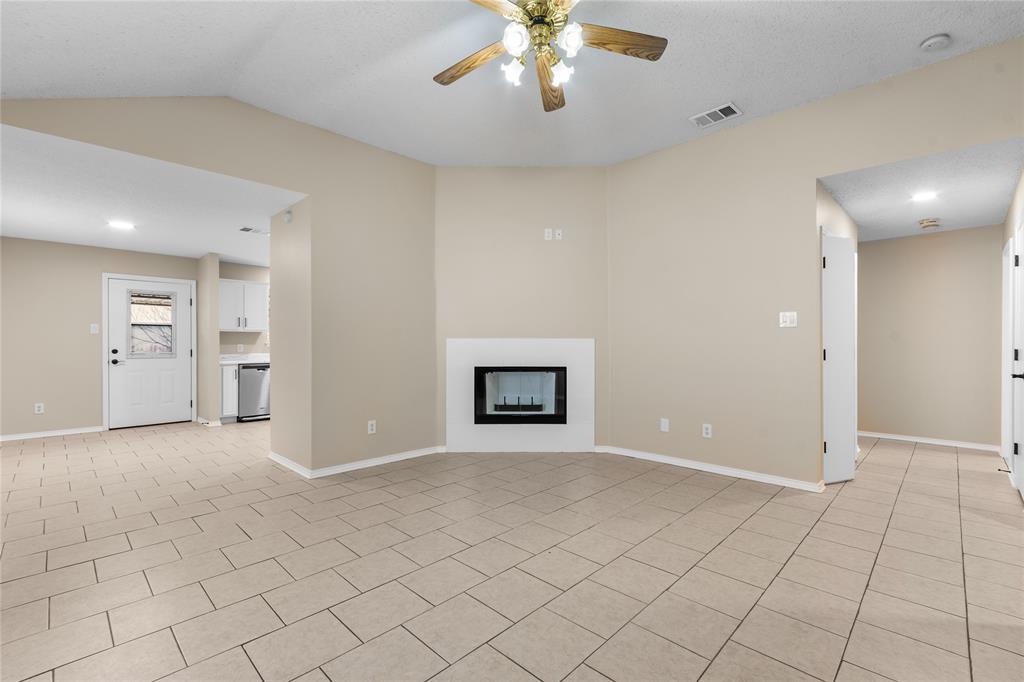 1035 North Ravinia Drive Dallas, TX 75211 - Photo 5 of 20 an empty room with closet and windows