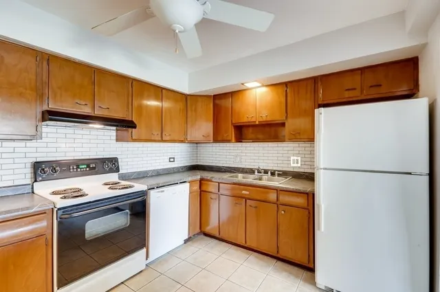 $1,895 | 2206 South Goebbert Road, Unit 409, Arlington Heights, IL 60005