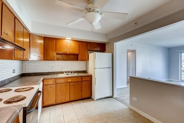 $1,895 | 2206 South Goebbert Road, Unit 409, Arlington Heights, IL 60005