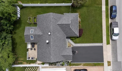 $659,000 | 512 Farm Ranch Road East, Bethpage, NY 11714
