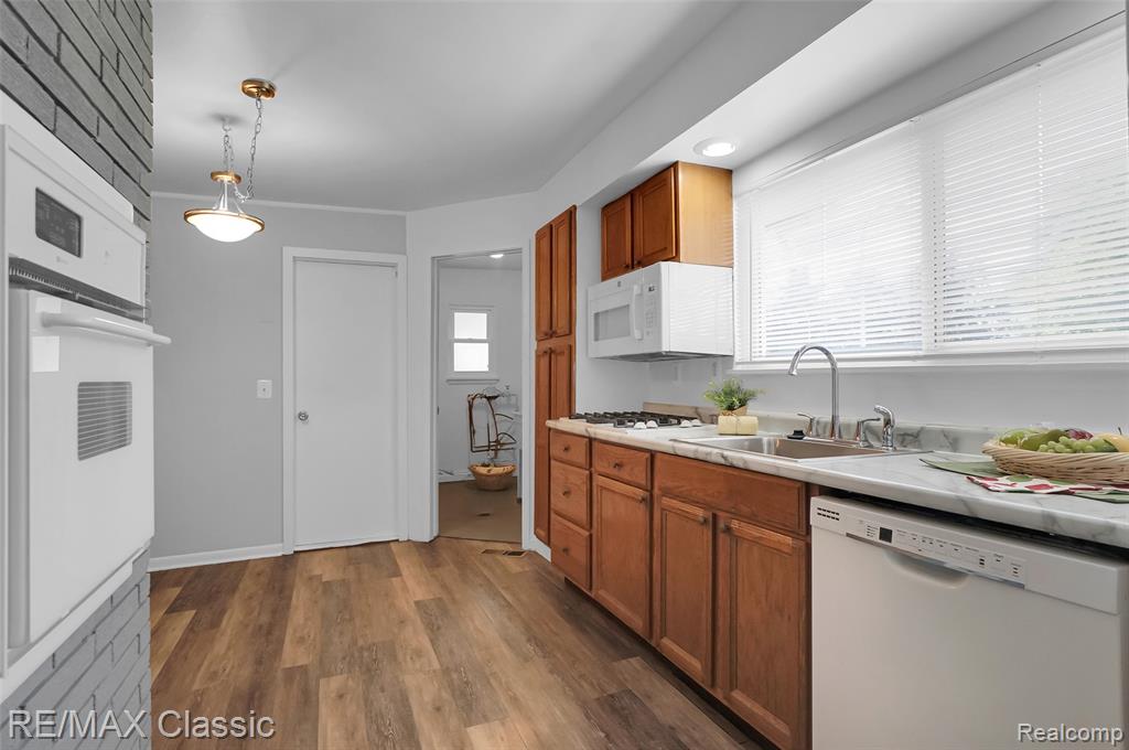 18248 Farmington Road Livonia, MI 48152 - Photo 6 of 30