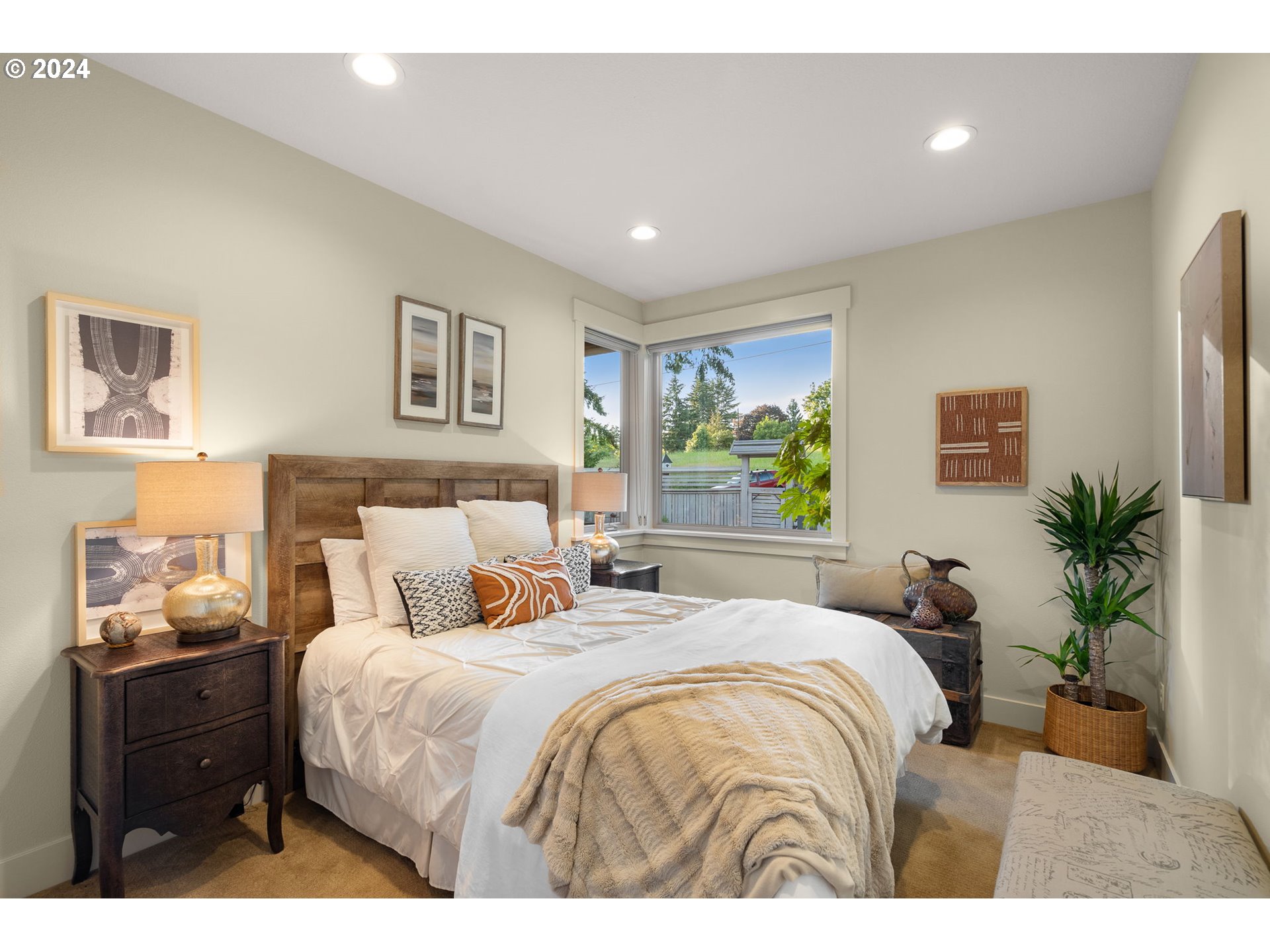 1011 Columbia Ridge Drive Vancouver, WA 98664 - Photo 18 of 34 a bedroom with a large bed and a potted plant