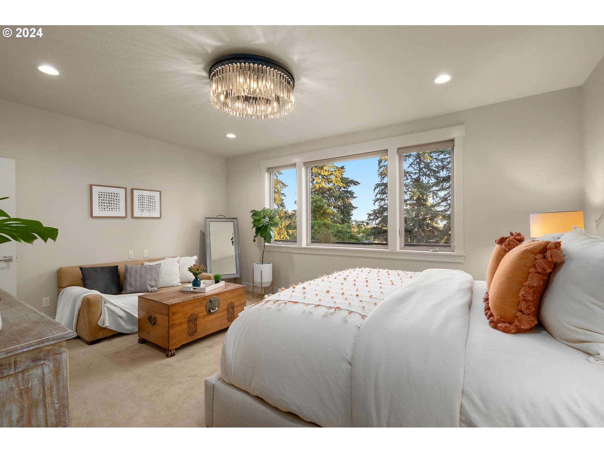 1011 Columbia Ridge Drive Vancouver, WA 98664 - Photo 20 of 34 a bedroom with two beds and a large window