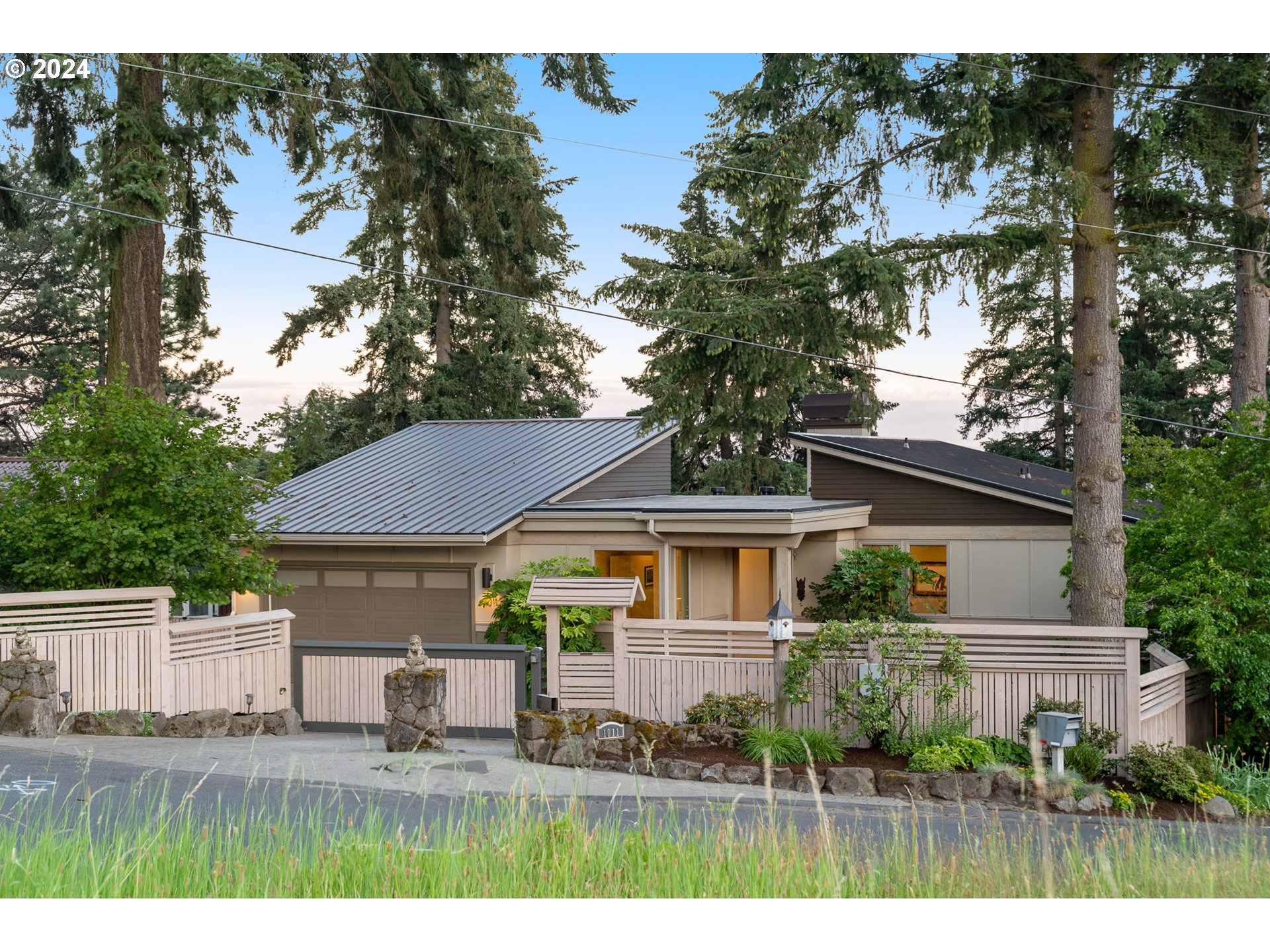 1011 Columbia Ridge Drive Vancouver, WA 98664 - Photo 2 of 34 a house view with a garden space