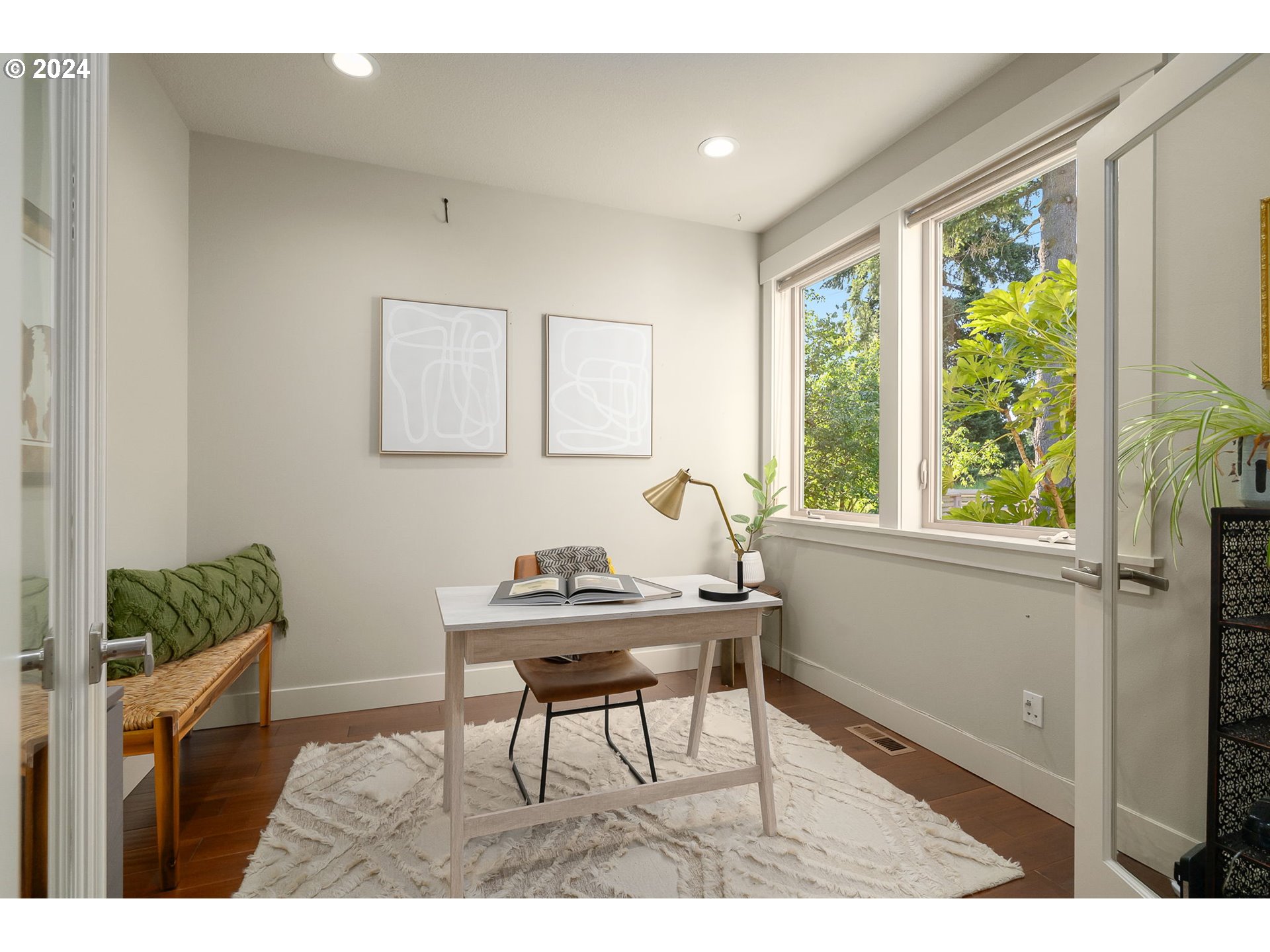 1011 Columbia Ridge Drive Vancouver, WA 98664 - Photo 5 of 34 a workspace with furniture and a window