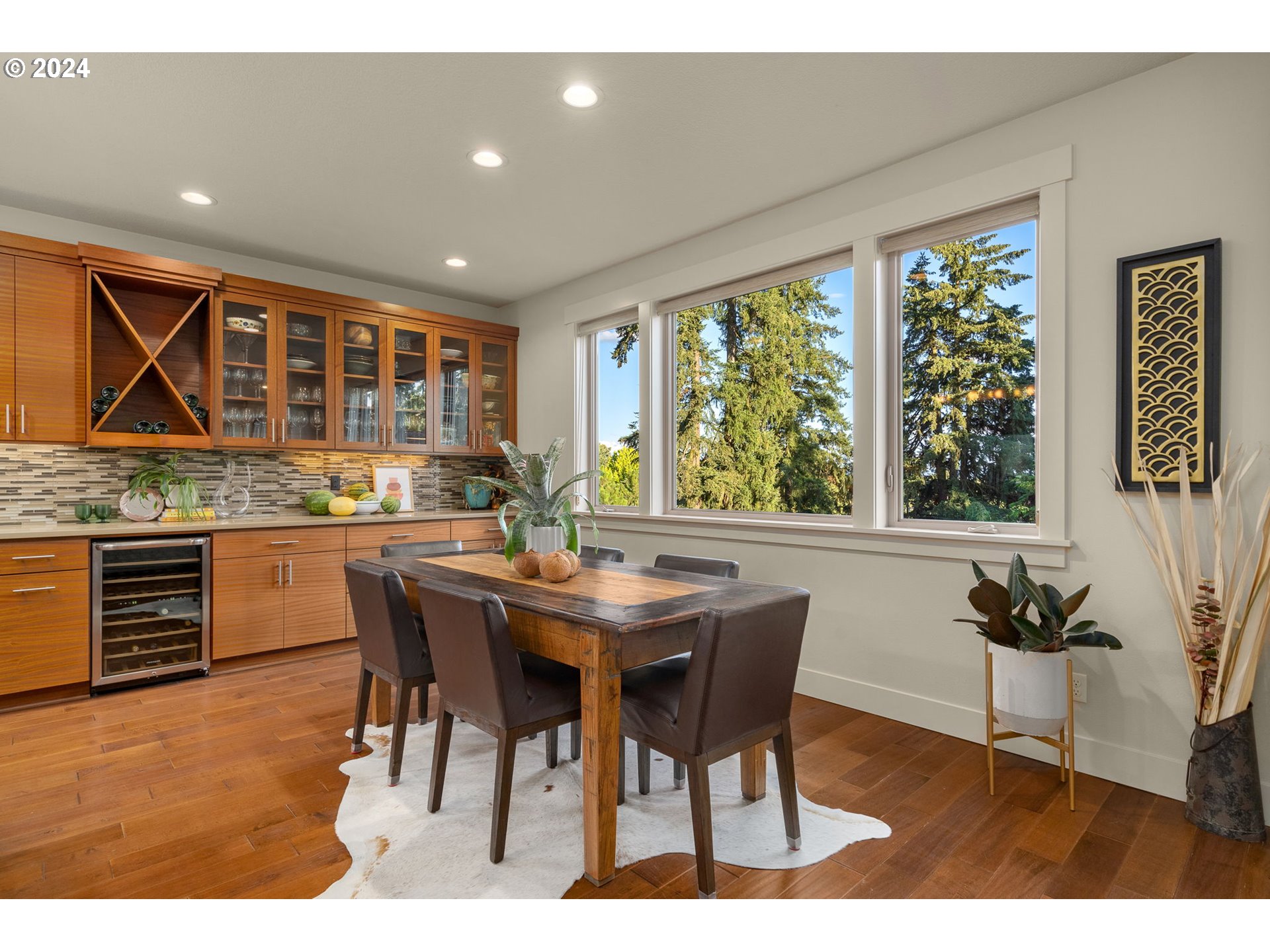 1011 Columbia Ridge Drive Vancouver, WA 98664 - Photo 10 of 34 a dining room with furniture and window