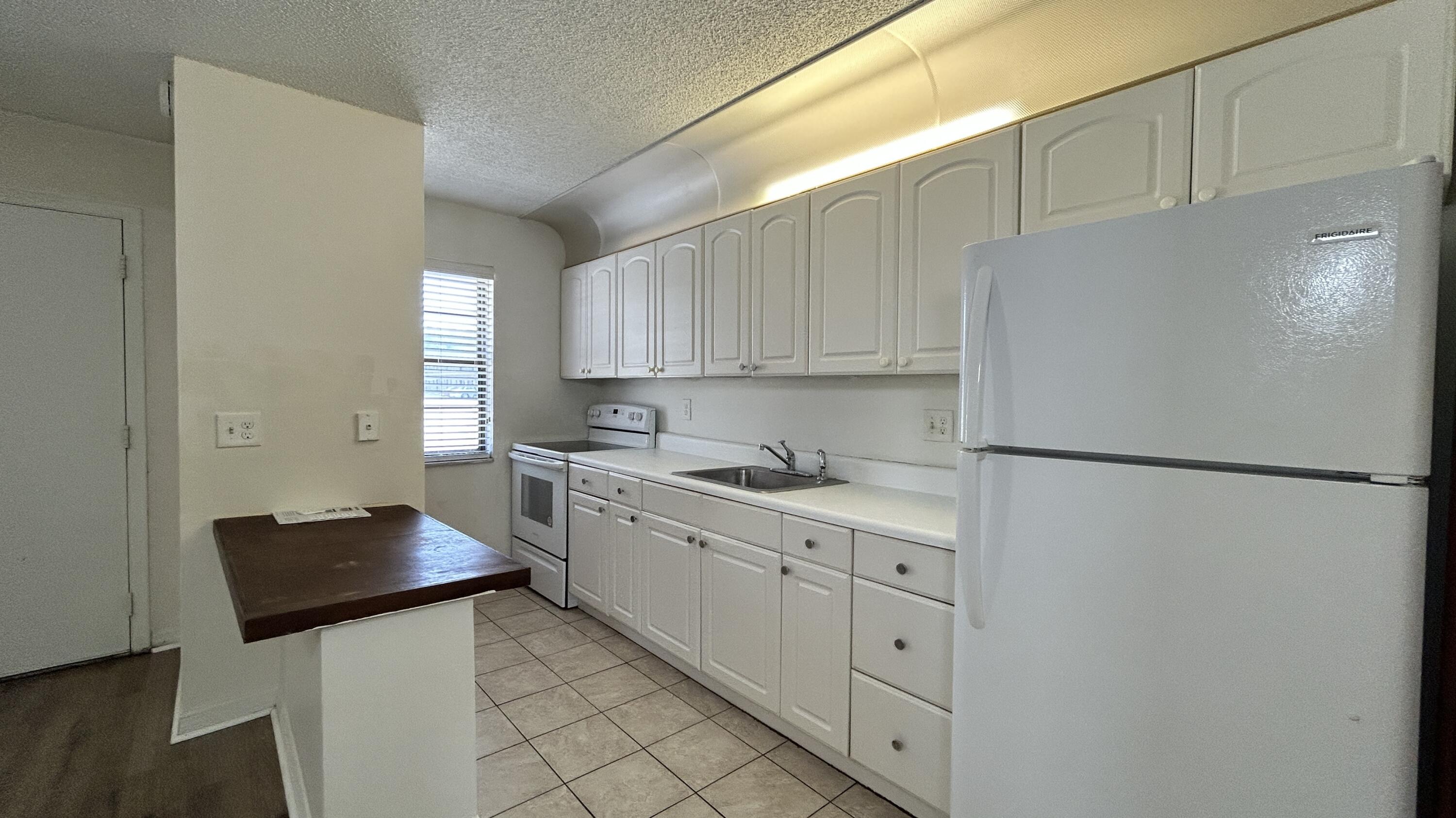 1041 Southeast Monterey Road Stuart, FL 34994 - Photo 3 of 15 003