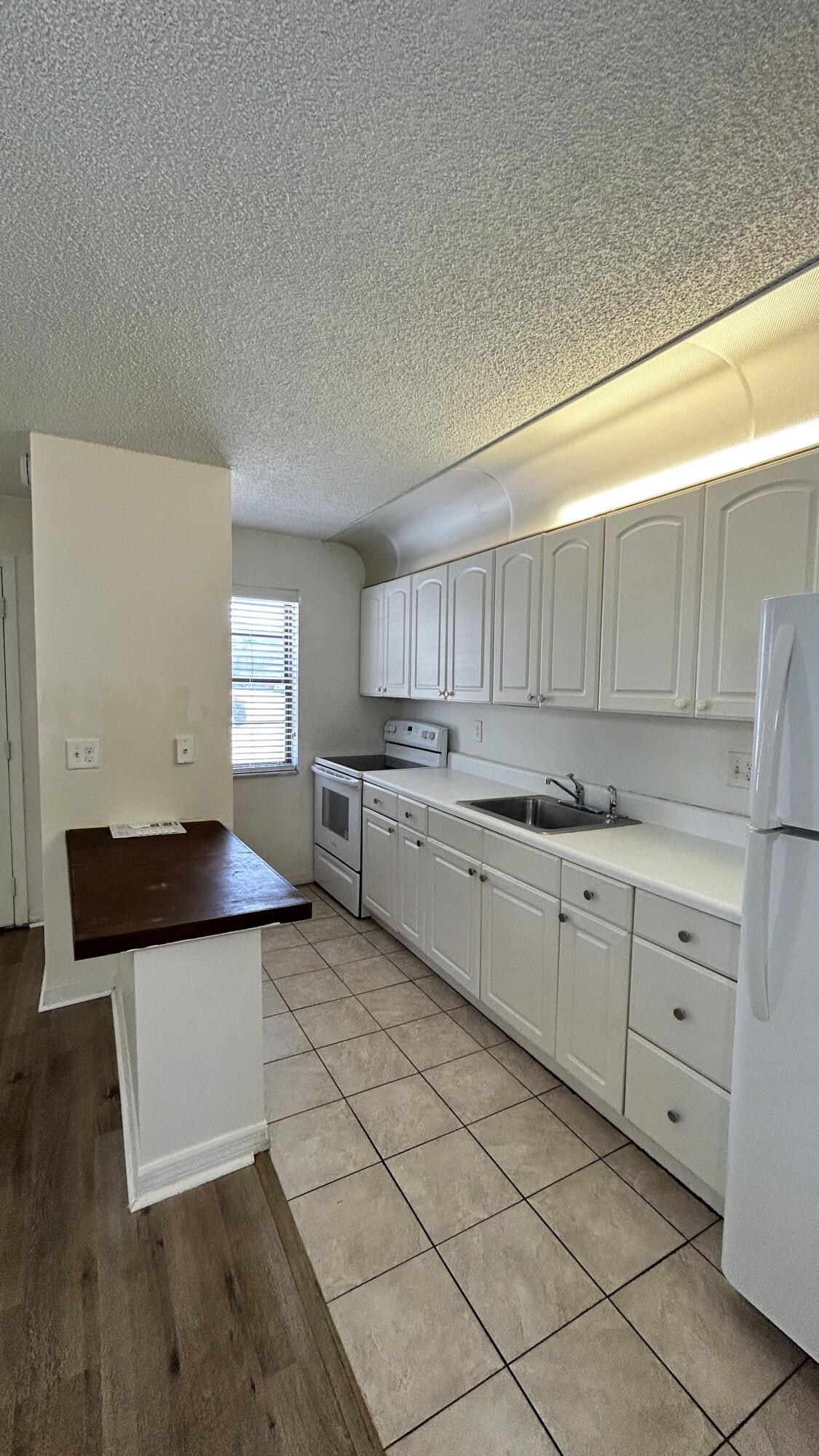 1041 Southeast Monterey Road Stuart, FL 34994 - Photo 4 of 15 004