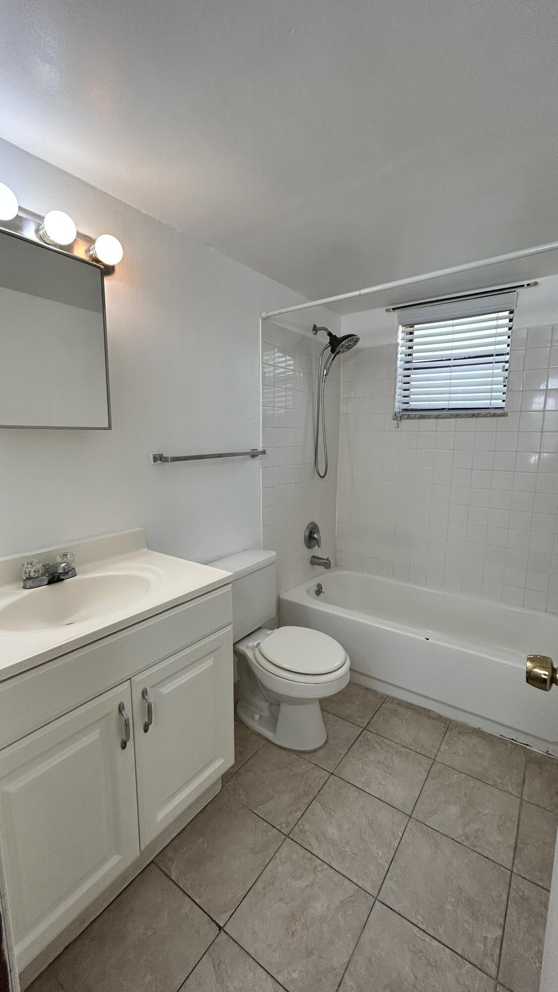1041 Southeast Monterey Road Stuart, FL 34994 - Photo 5 of 15 005