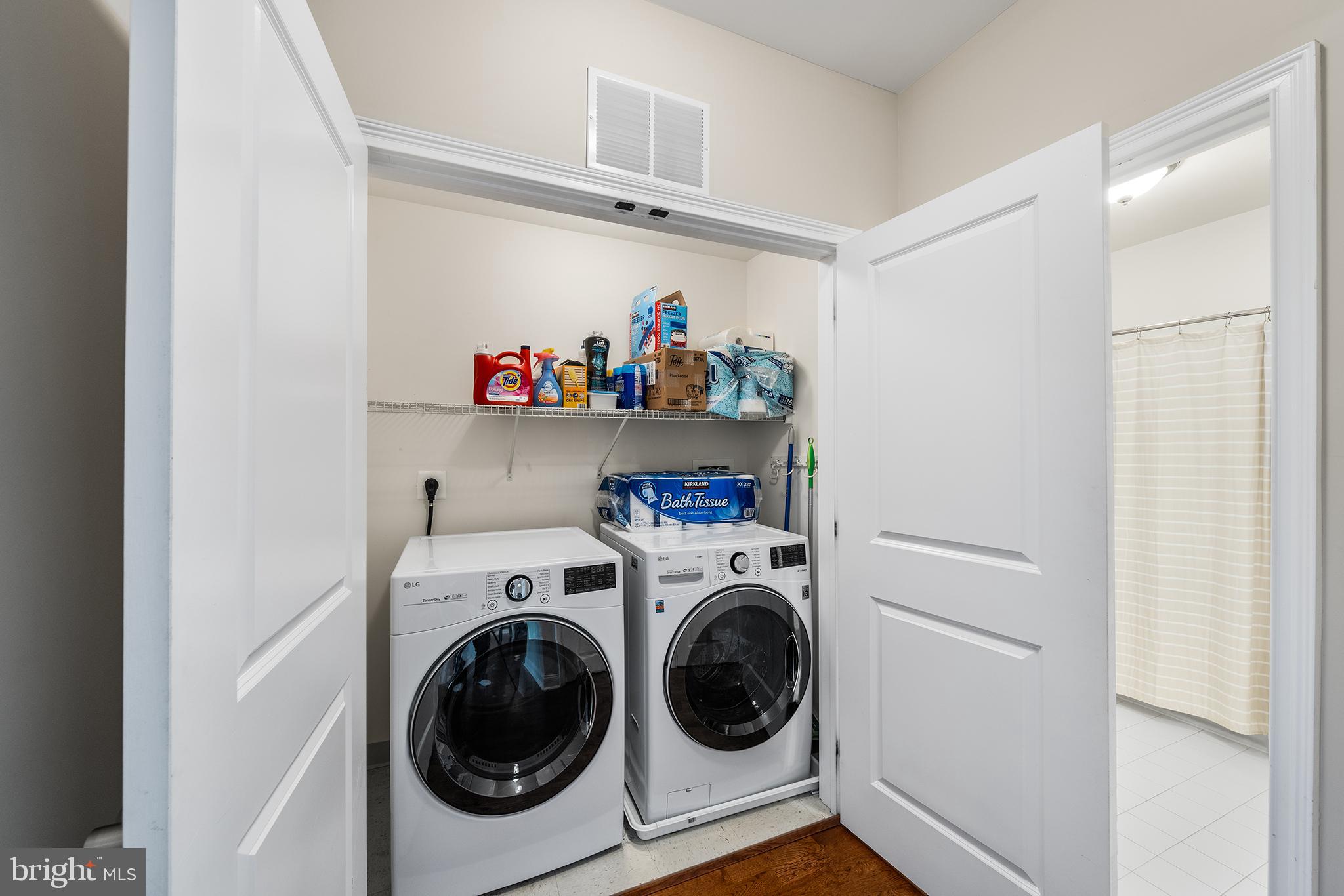 700 Commodore Court, Unit 2718 Philadelphia, PA 19146 - Photo 23 of 36 a utility room with dryer and washer