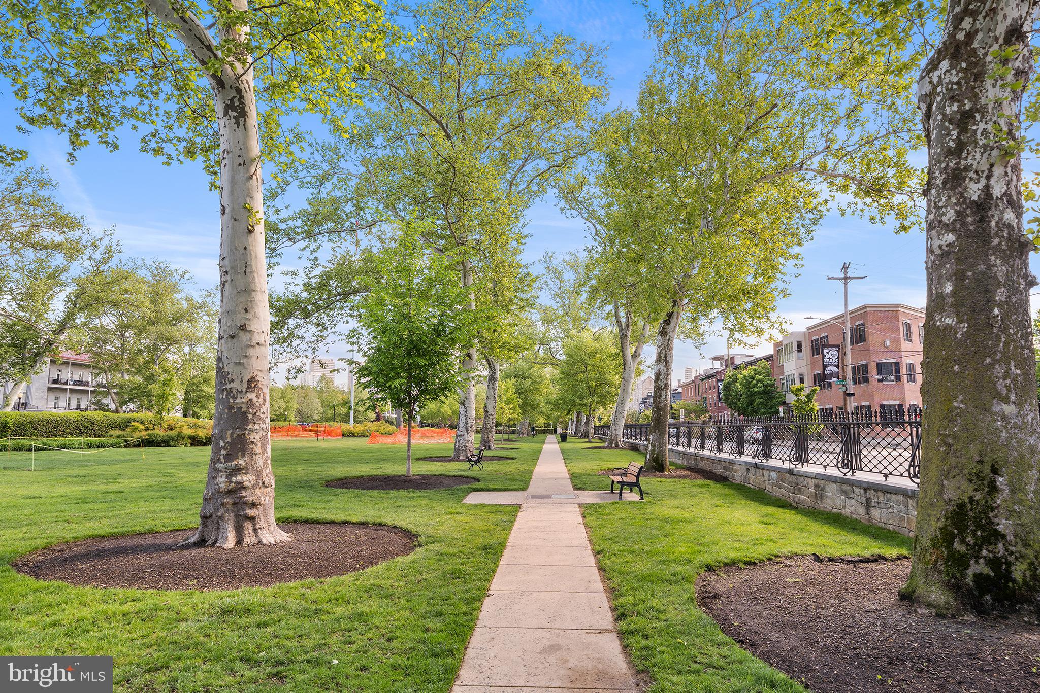 700 Commodore Court, Unit 2718 Philadelphia, PA 19146 - Photo 35 of 36 a park with large trees