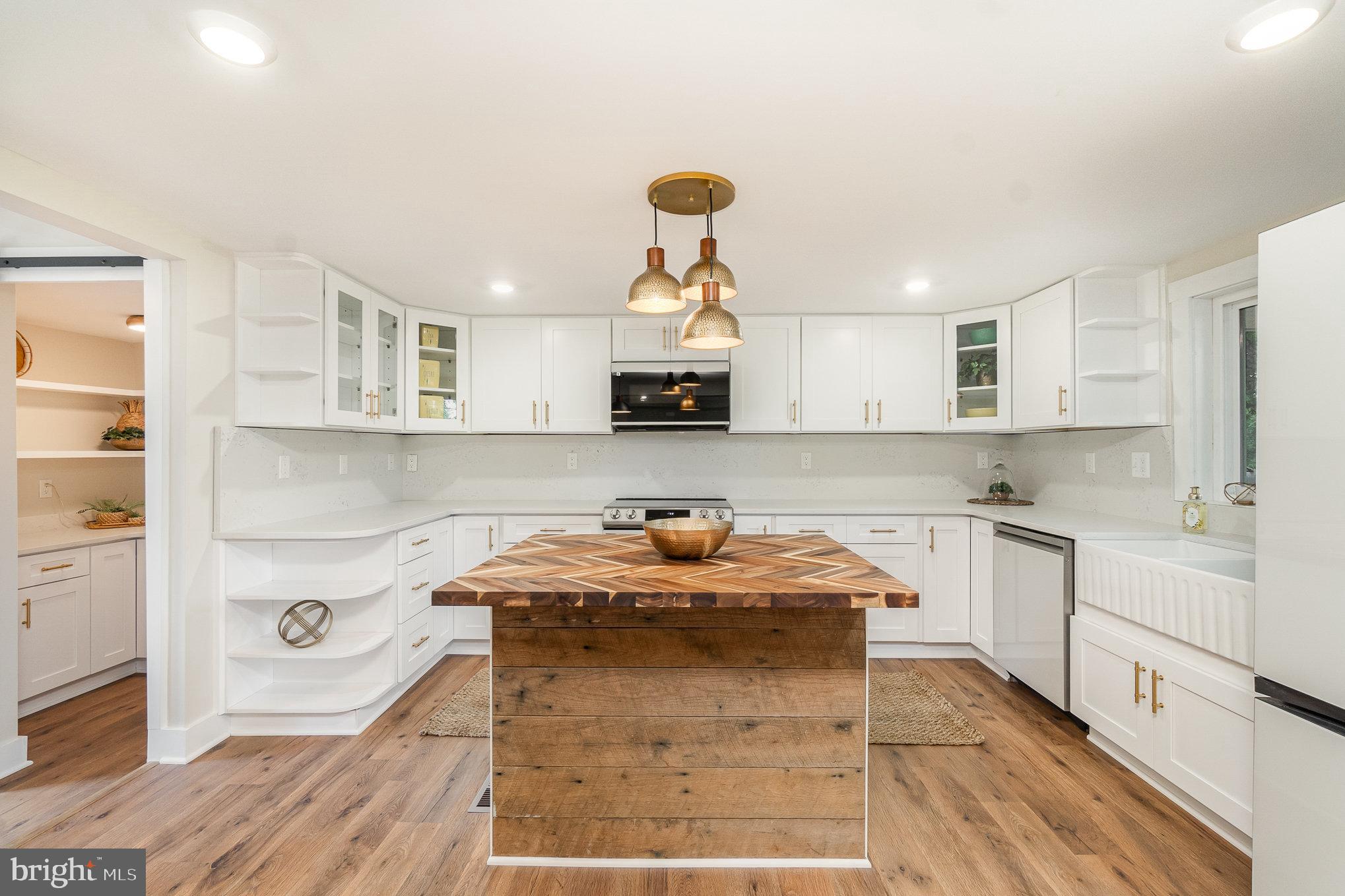 1702 High Point Road Forest Hill, MD 21050 - Photo 6 of 40 Farmstyle decor throughout