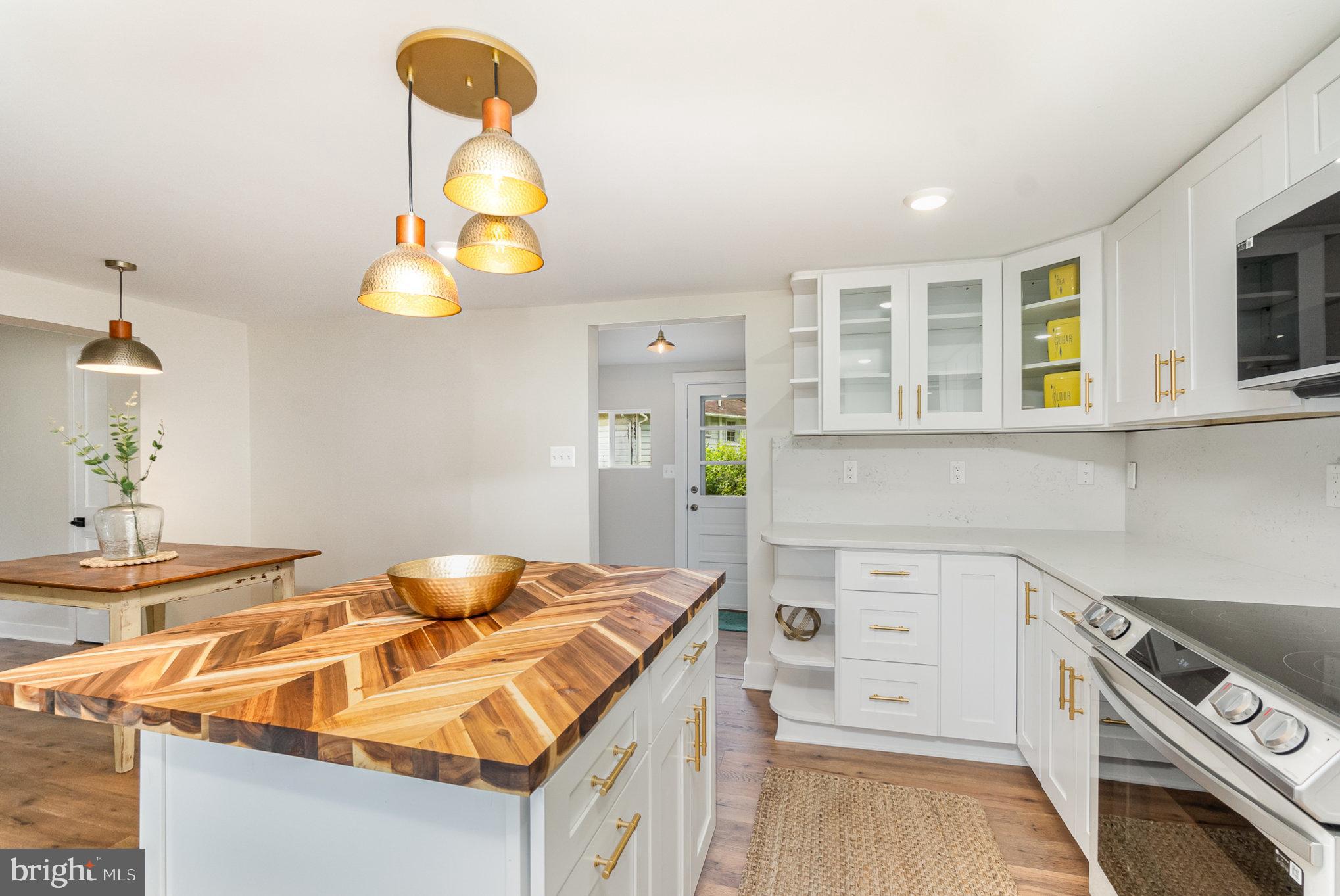 1702 High Point Road Forest Hill, MD 21050 - Photo 9 of 40 Lighting over island