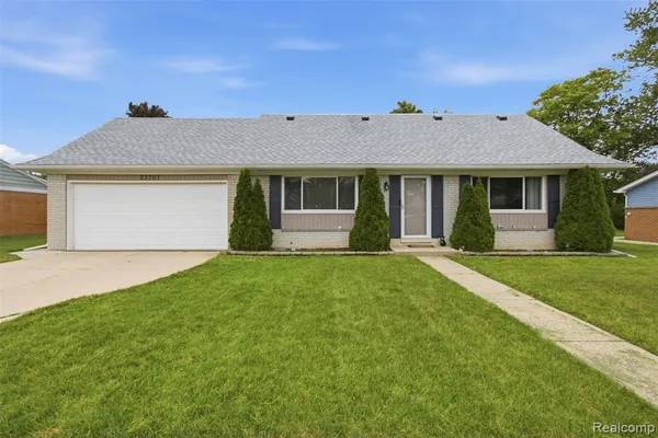 $269,999 | 23707 Thornton Street, Clinton Township, MI 48035