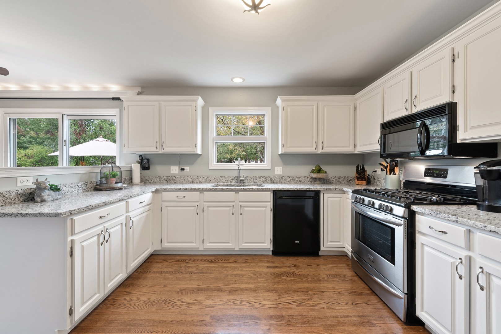 220 Long Hill Road Gurnee, IL 60031 - Photo 8 of 34