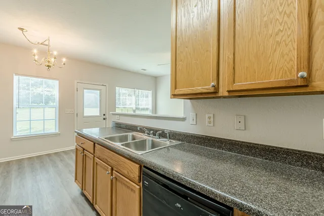 $1,600 | 274 Brookview Drive, Riverdale, GA 30274