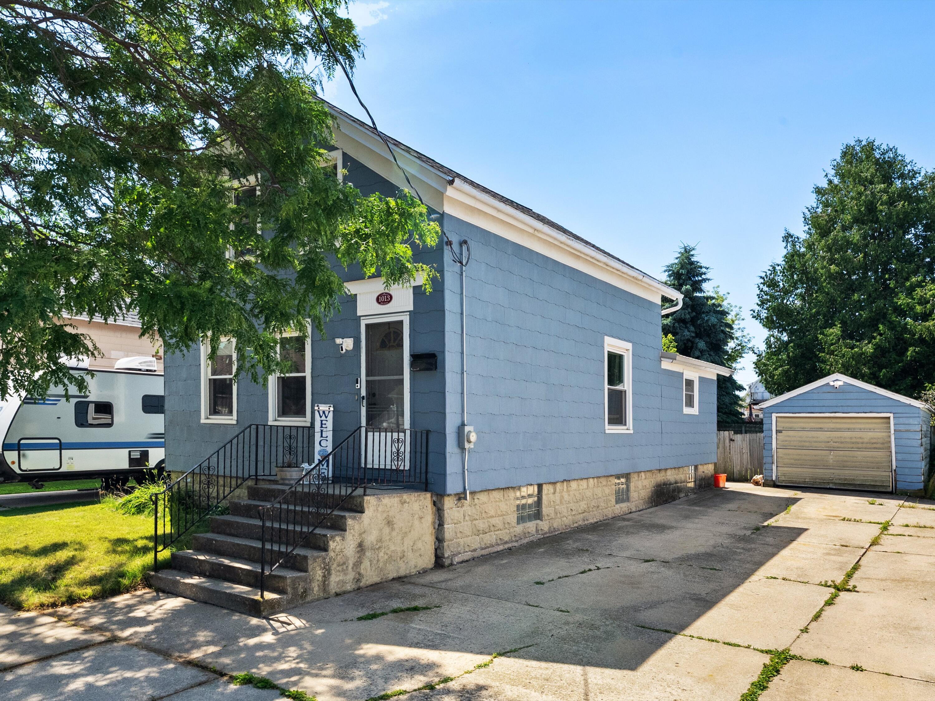 1013 20th Street Two Rivers, WI 54241 - Photo 22 of 25 26-DSC09923