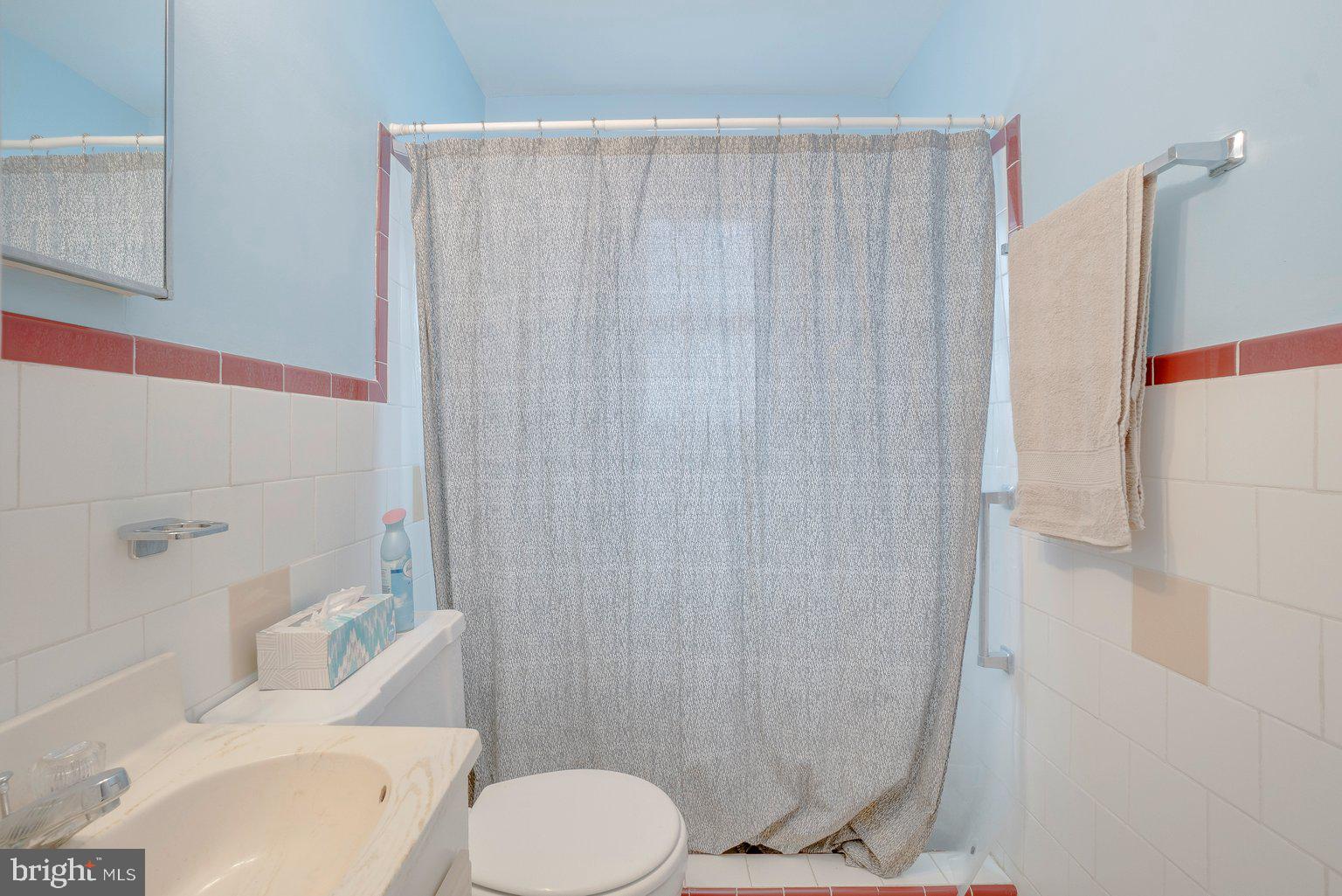 1769 Amuskai Road Baltimore, MD 21234 - Photo 28 of 37 Bathroom with custom tile work.