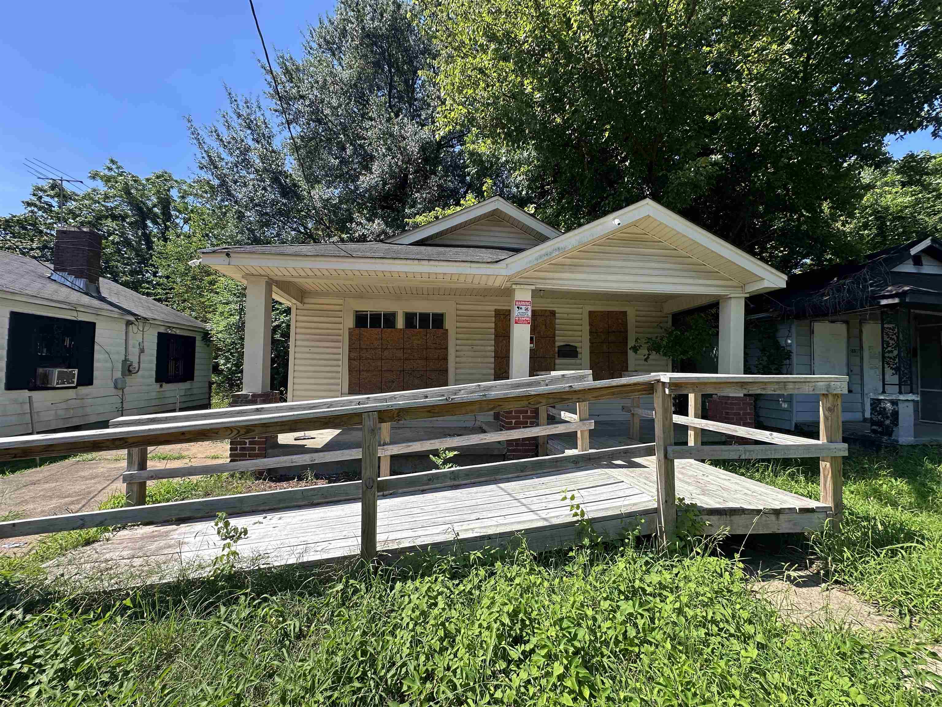 View of front facade featuring a garage and a porch