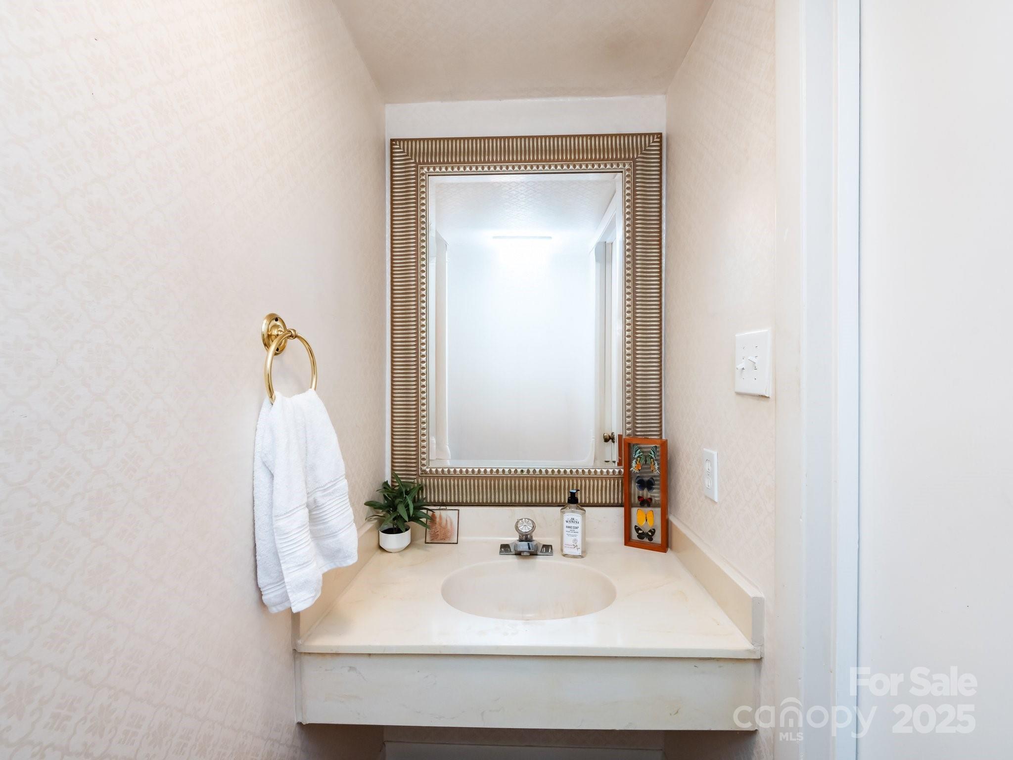 5809 Sharon Road, Unit G Charlotte, NC 28210 - Photo 11 of 25 a bathroom with a sink and a mirror