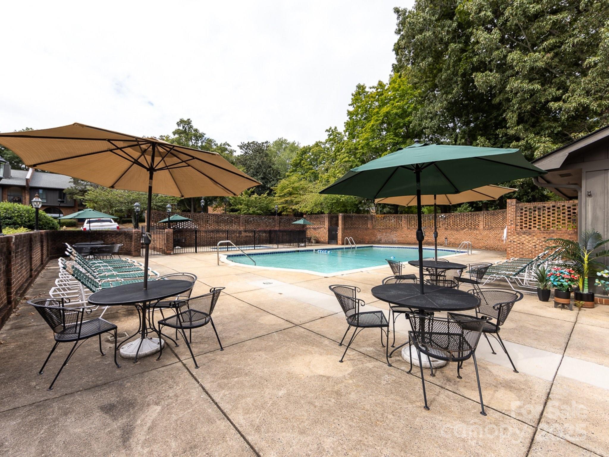 5809 Sharon Road, Unit G Charlotte, NC 28210 - Photo 23 of 25 a patio with a patio table and chairs
