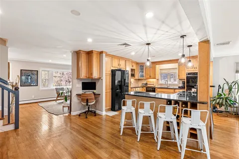$899,000 | 7 Meadowbrook Drive, Barrington, RI 02806