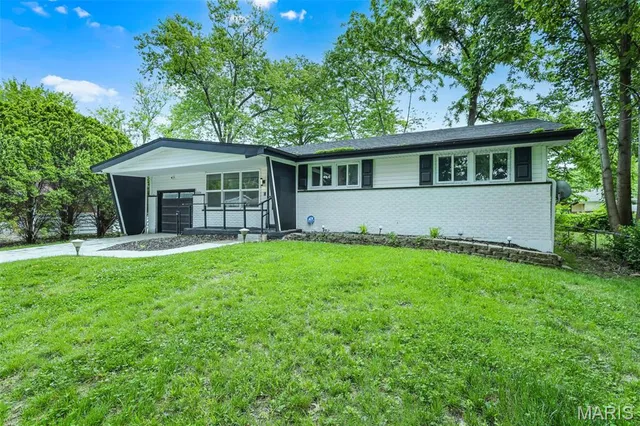 $196,999 | 2224 Lovett Drive, St. Louis, MO 63136