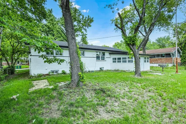 $196,999 | 2224 Lovett Drive, St. Louis, MO 63136