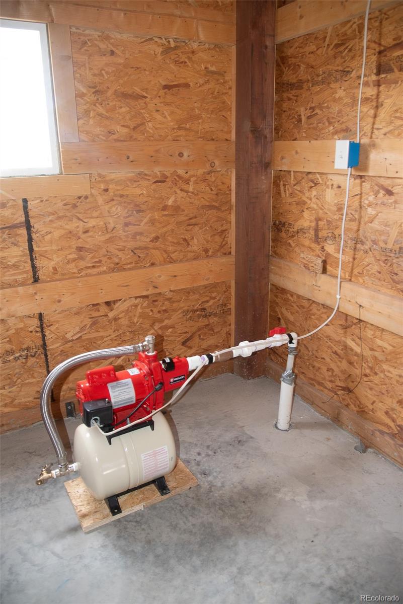 33191 Elk Park Road Trinidad, CO 81082 - Photo 15 of 20 a bathroom with a tub
