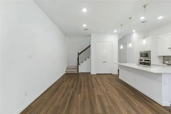 $2,799 | 9920 Hennings Street, Irving, TX 75063