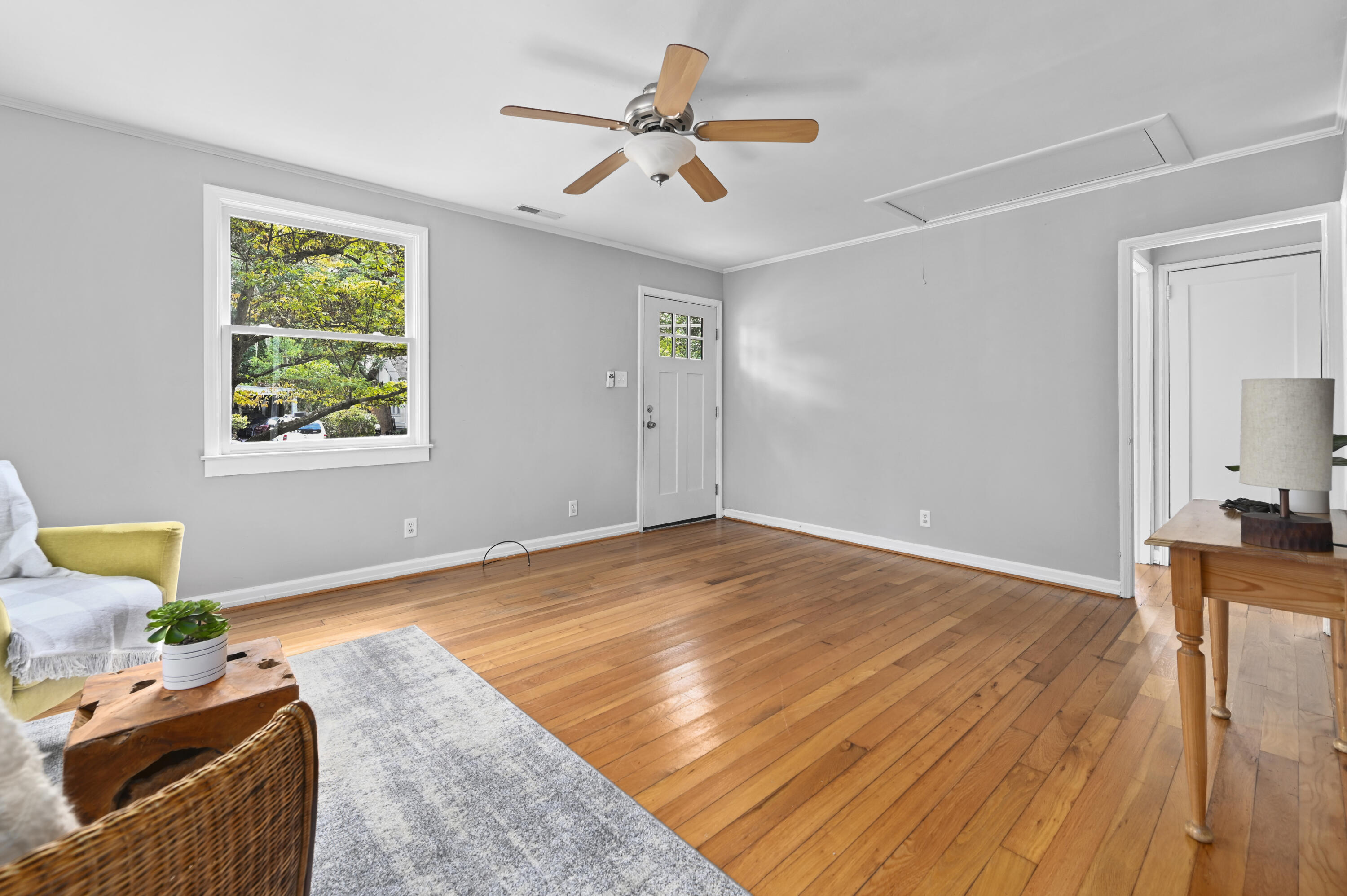 4733 Chesterfield Road North Charleston, SC 29405 - Photo 4 of 16 Living Room