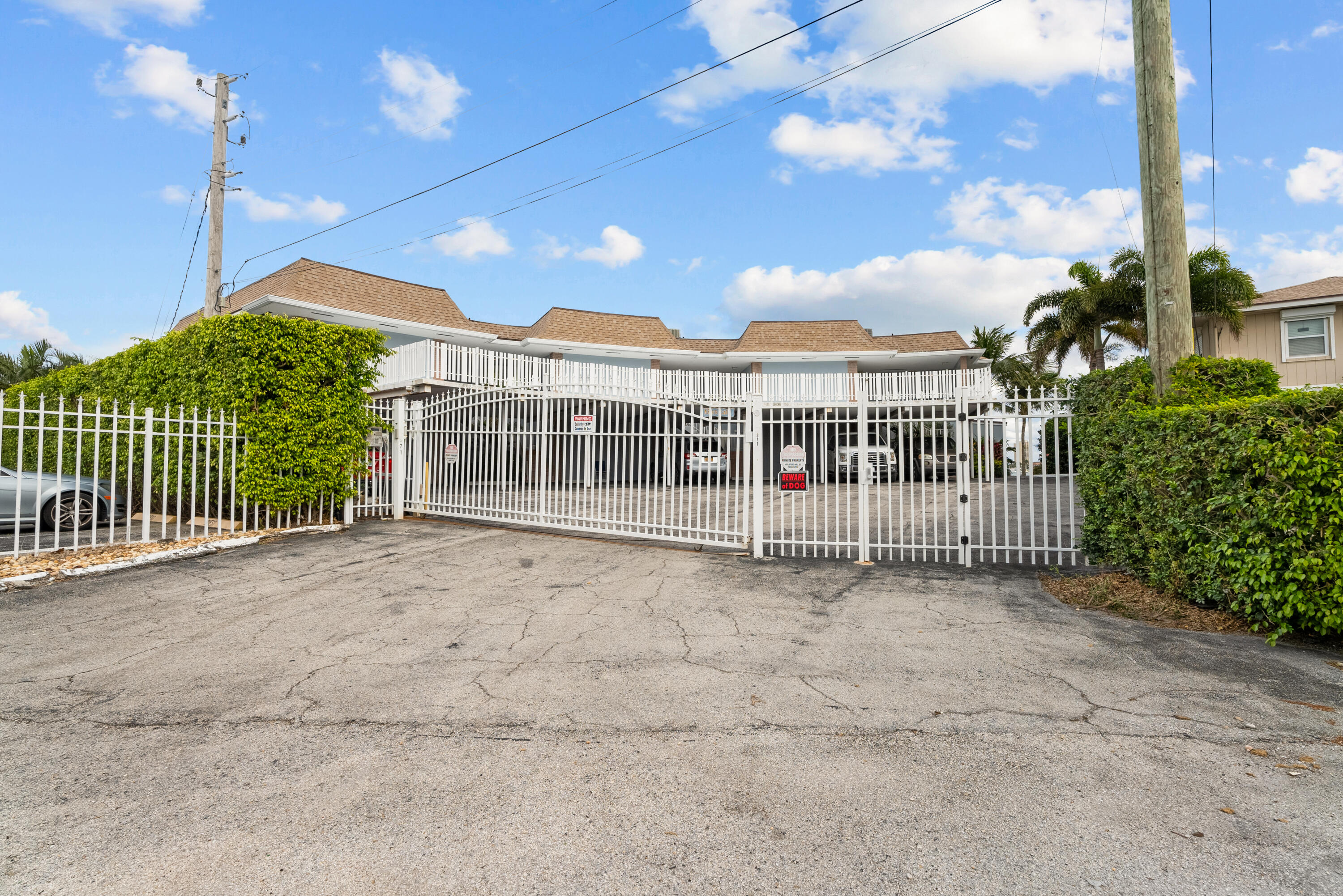 371 Wilma Circle, Unit 5 Riviera Beach, FL 33404 - Photo 29 of 43 a view of a house with a balcony