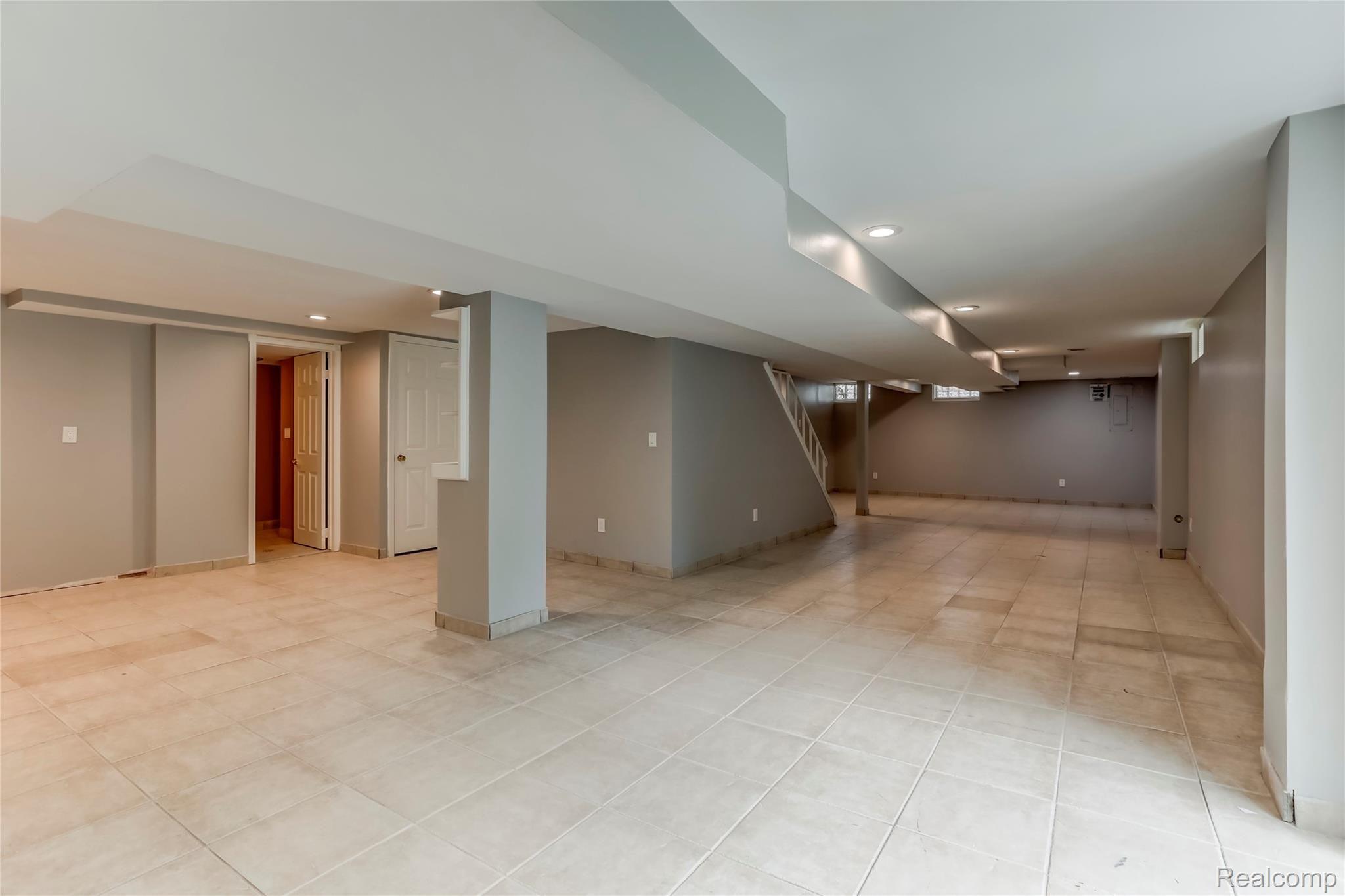 5161 Watergate Road West Bloomfield, MI 48323 - Photo 36 of 40 5161 Watergate Road, West Bloomfield Township, MI-36.jpg-FULL