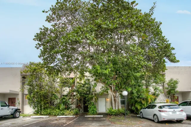 $295,000 | 14329 Memorial Highway, Unit 7K, Miami, FL 33161