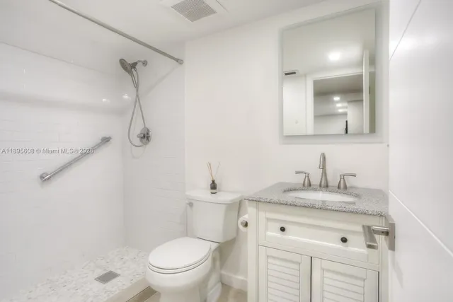 $295,000 | 14329 Memorial Highway, Unit 7K, Miami, FL 33161