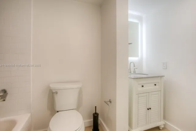 $295,000 | 14329 Memorial Highway, Unit 7K, Miami, FL 33161