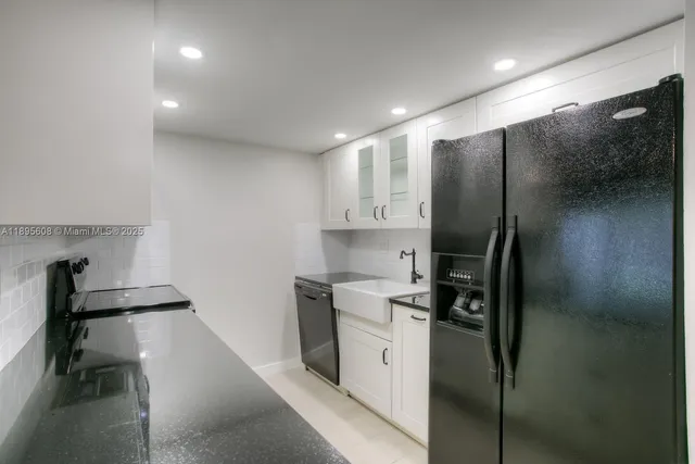 $295,000 | 14329 Memorial Highway, Unit 7K, Miami, FL 33161