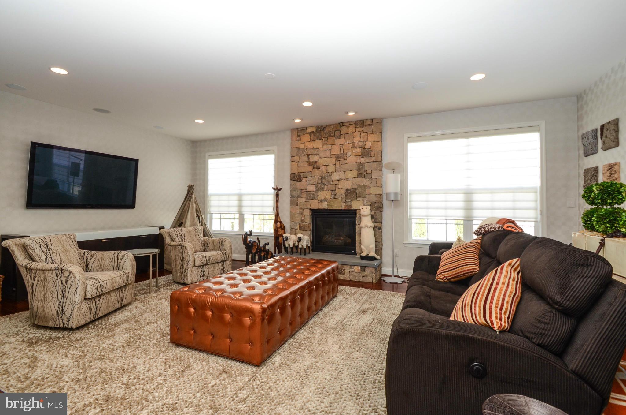 2300 Sweet Meadow Road Baltimore, MD 21209 - Photo 8 of 30 Family Room