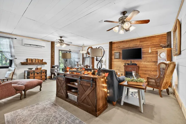a view of a livingroom with furniture and a ceiling fan