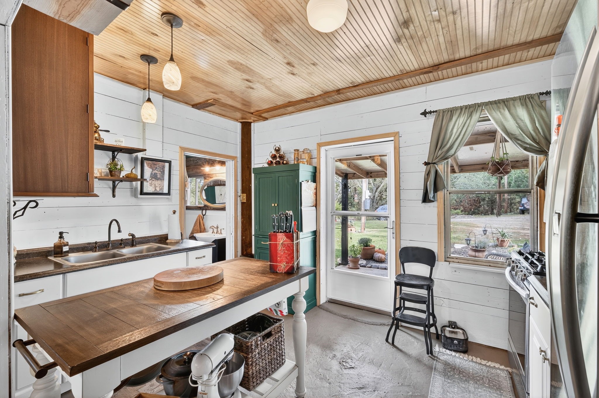 312 Magnus Road Denison, TX 75021 - Photo 50 of 50 a view of a dining room with furniture window and outside view