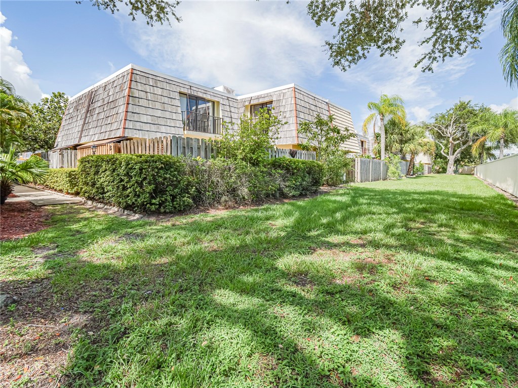 1170 6th Avenue, Unit 8B Vero Beach, FL 32960 - Photo 23 of 24 a view of a large garden with plants and large trees