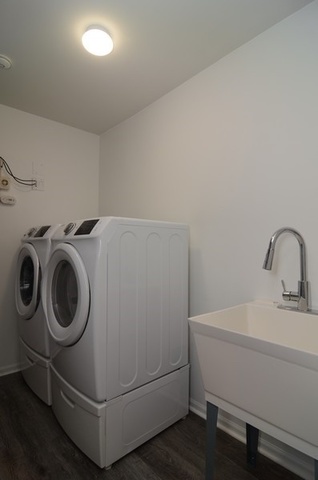 1014 West Grace Street Chicago, IL 60613 - Photo 17 of 24 a utility room with dryer and washer