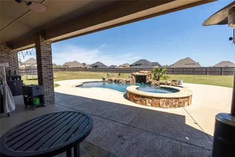 $980,000 | 508 Tennington Lane, Shady Shores, TX 76208