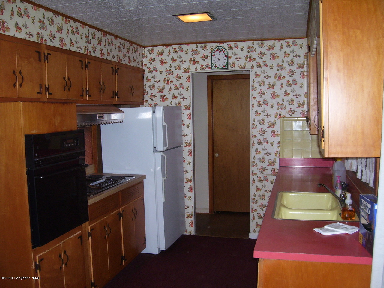 185 Wiscasset Road Mount Pocono, PA 18344 - Photo 6 of 14 Country kitchen