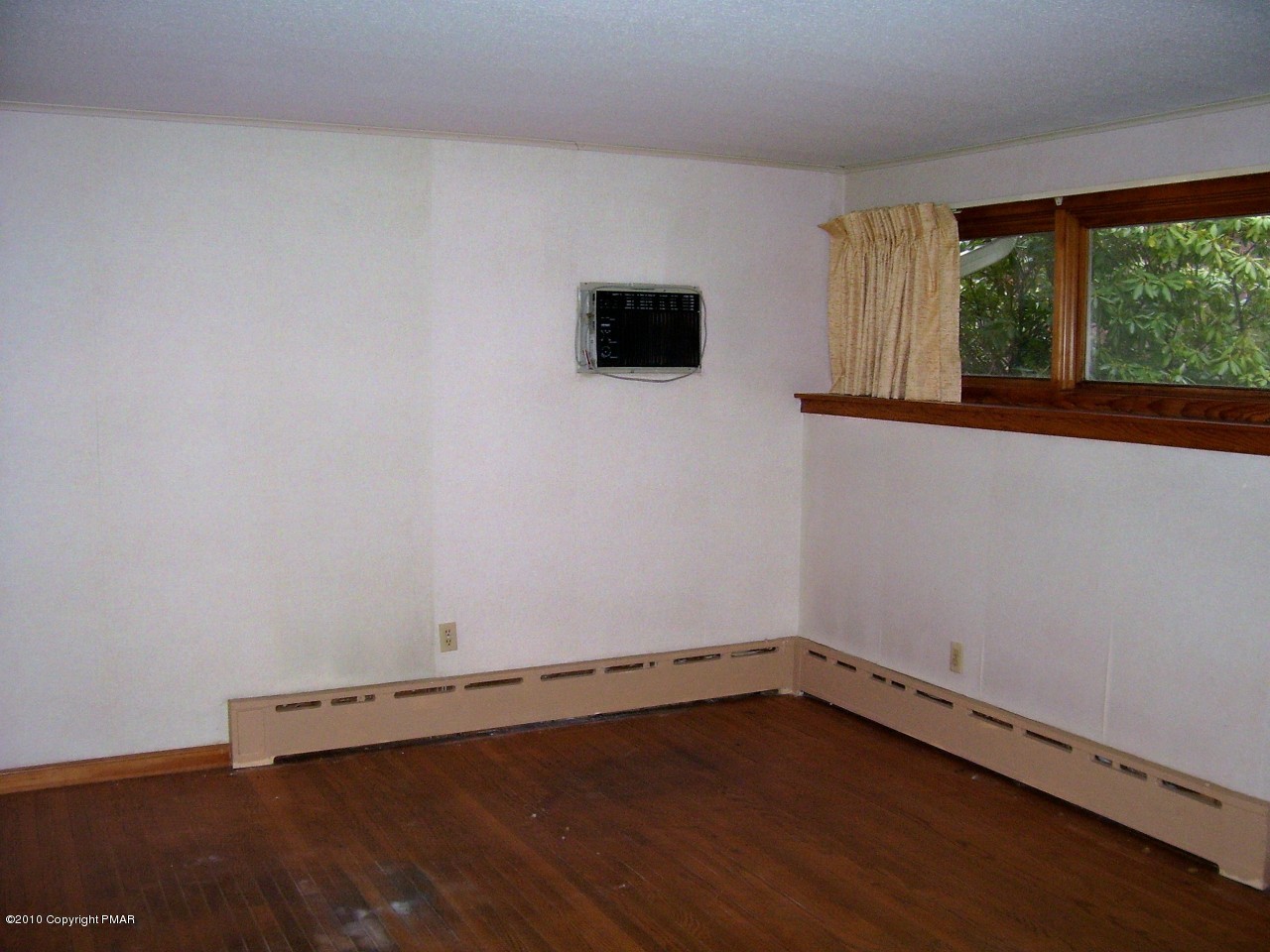 185 Wiscasset Road Mount Pocono, PA 18344 - Photo 9 of 14 Guest bedroom