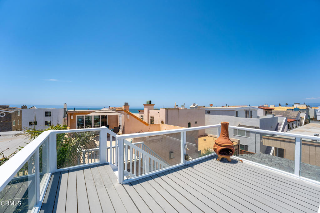 3715 Sunset Lane Oxnard, CA 93035 - Photo 26 of 45 a view of a balcony with city view